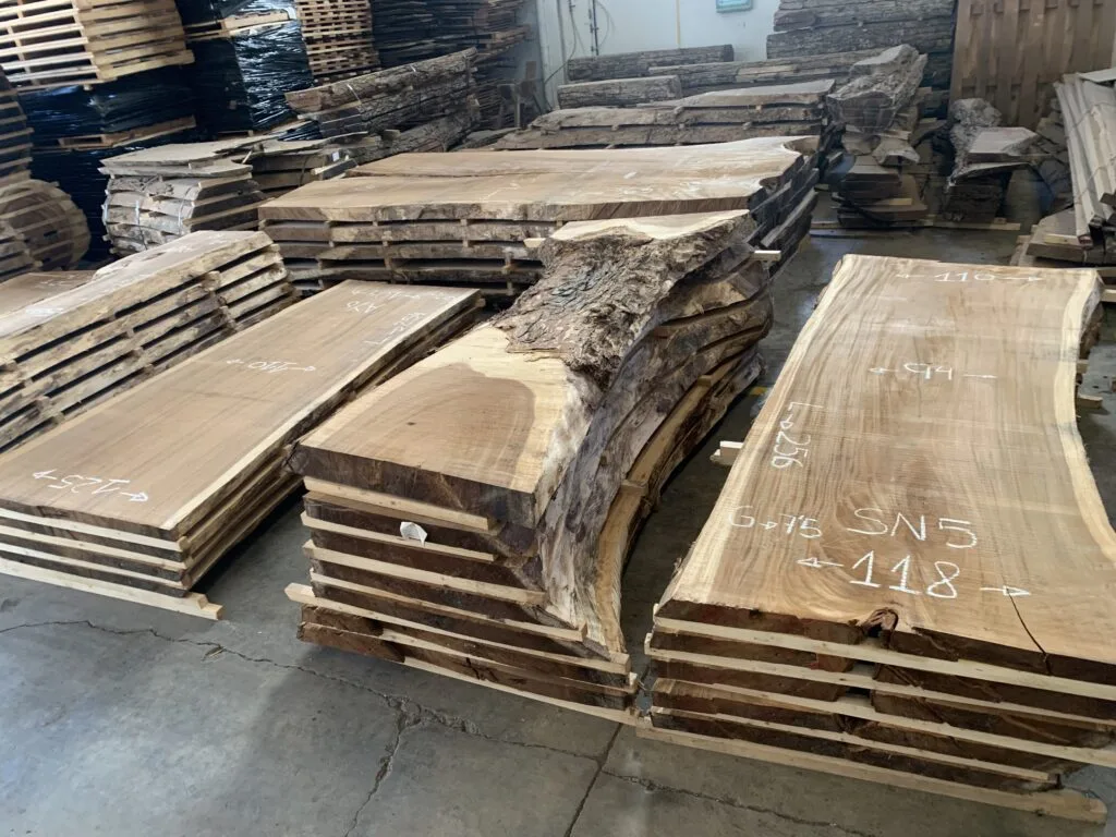 Selección de madera en nuestro almacén